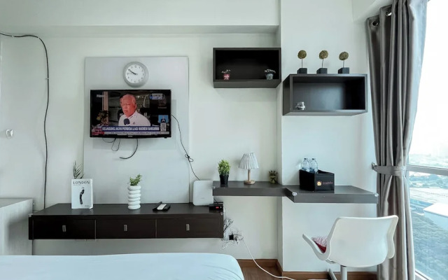 Neat Studio Room At Tifolia Apartment