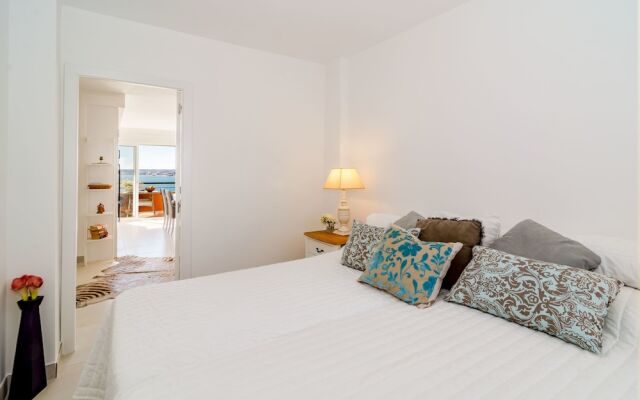 CP- Modern 3 bedroom apt frontline beach