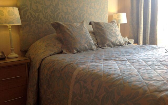 Tigh-na-Cloich Hotel