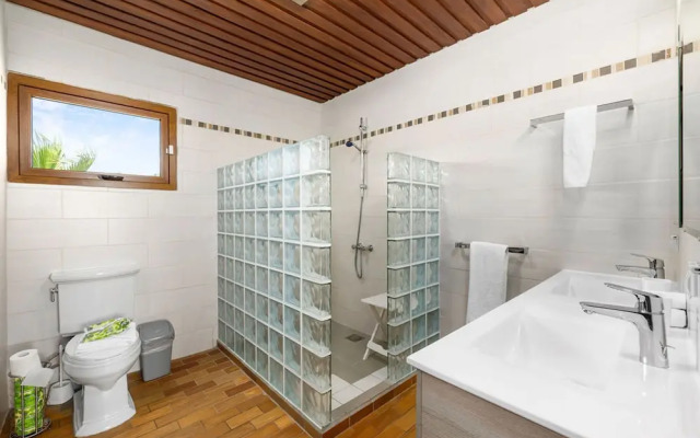 Spacious 4BR Villa Private Pool Cozy Location