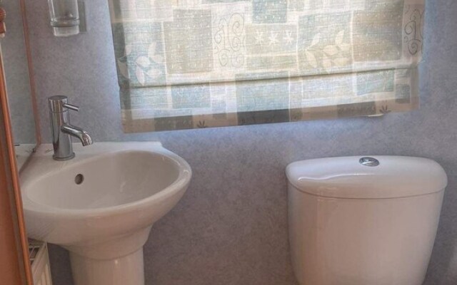 2 Bedroom Caravan at Heacham Beach With Decking