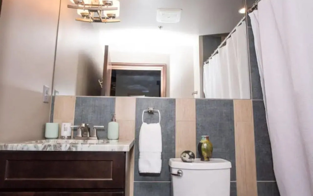 80 LEX 202 Iconic Location Park Free Off Street