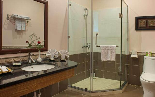 Flamingo Premium Cat Ba Beach Resort Hotel
