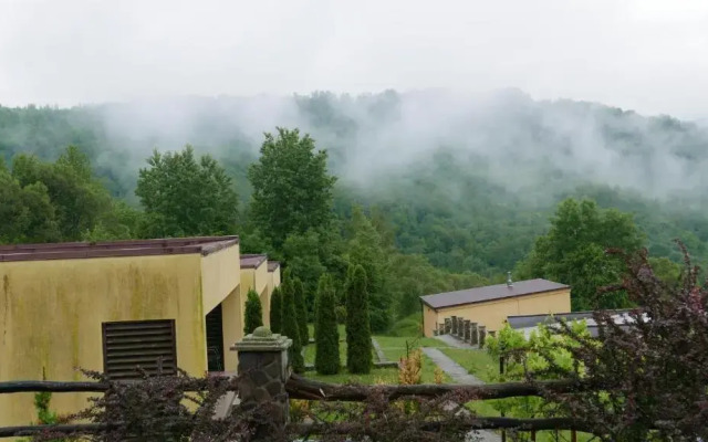 West Wood ApartHotel