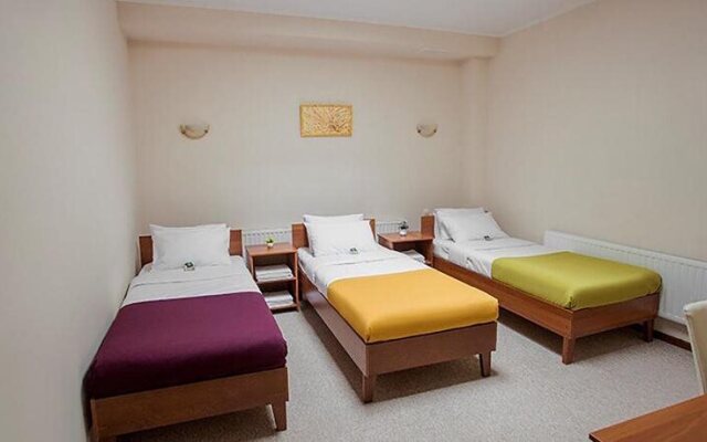 Kapu$ta Hotel