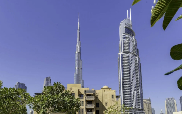 Sleek 1BR in Burj Royale with Canal View