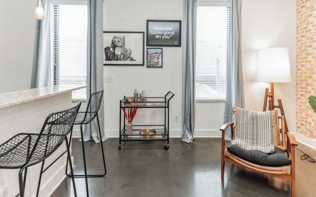 Modern Loft Near West End!