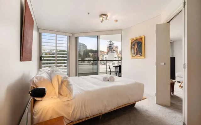 Apartment in Iconic Fingerwharf