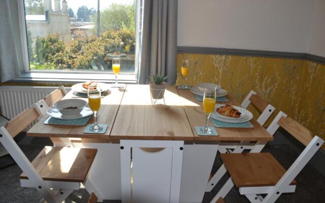 Maytree Apartment - 2 Bedrooms Apartment - Stayseekers