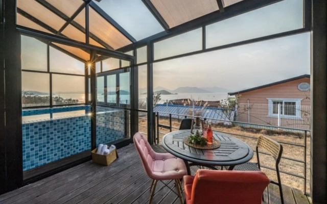 Geojedo Sea and Pool Villa