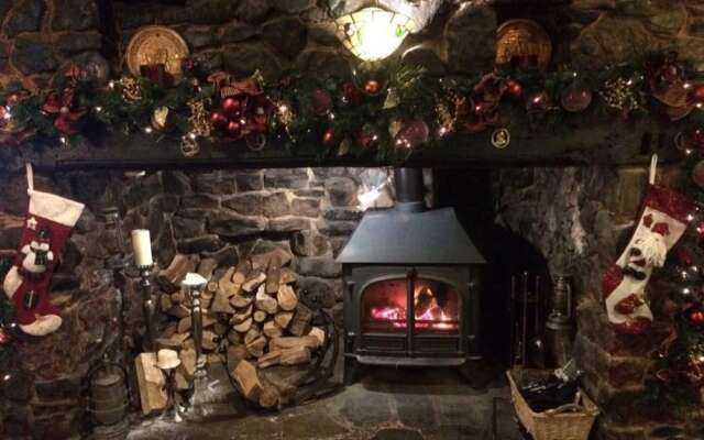 Greyhound Country Inn