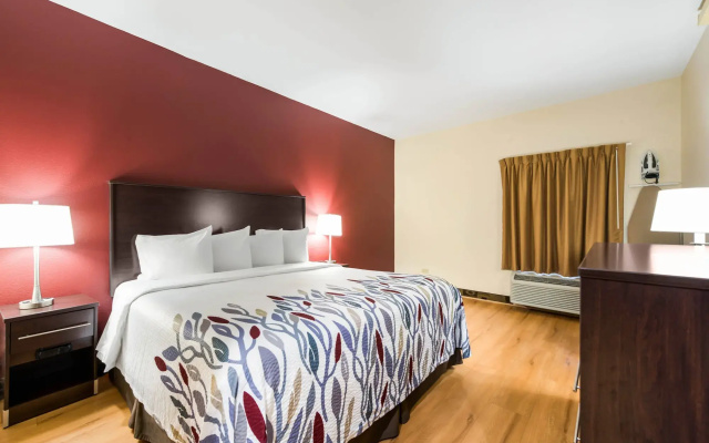 Econo Lodge Inn & Suites