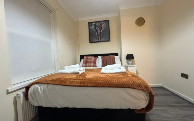 3BR House with Free WiFi All Over UK