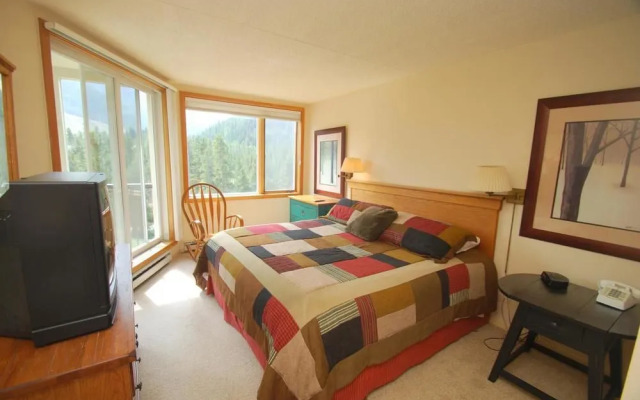 Pines Condominiums in West Keystone by Key to the Rockies