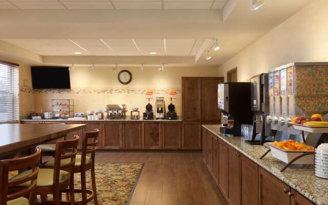 Country Inn & Suites by Radisson, Dundee, MI