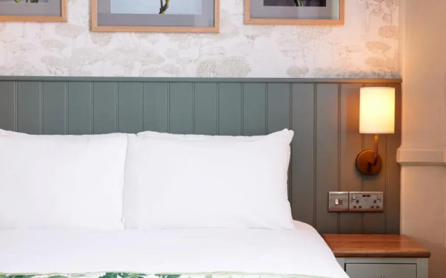 Kings Head Hotel by Greene King Inns