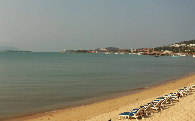 班卡沙滩俱乐部酒店(Bangrak Beach Club)