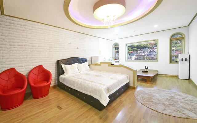 Tongyoung Macaio Pension
