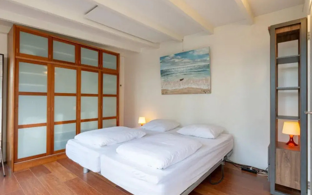 Holiday Apartment Opposite the Beach