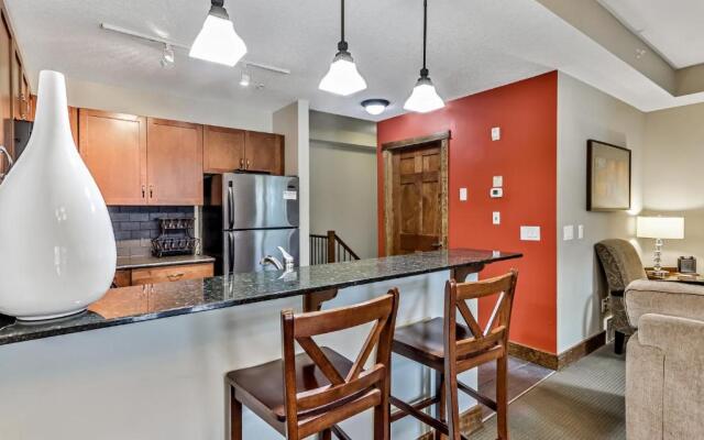 Fenwick Vacation Rentals Spacious Mountain 2 Bedroom with Hot tub