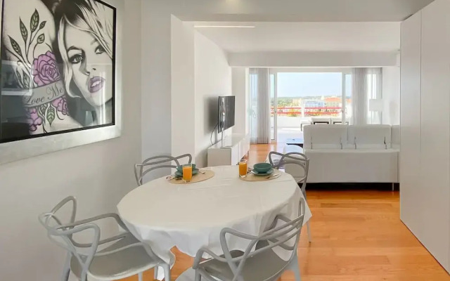 Penthouse Triplex com Jacuzzi T3 HsR Vilamarina