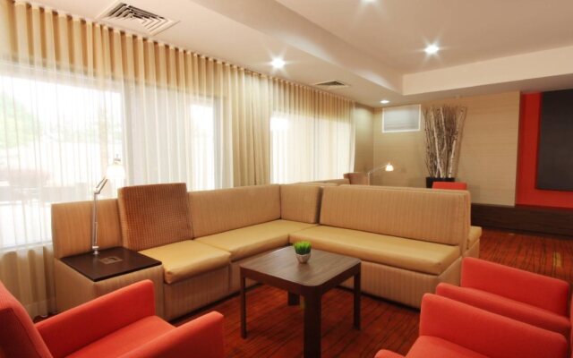 Courtyard by Marriott Chicago Bloomingdale