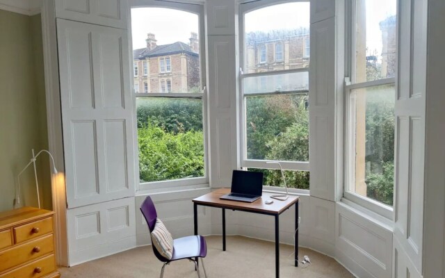 Serene 2 Bedroom Apartment in Clifton