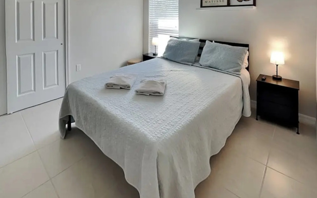 Sea Breeze Lake Villa Unit B