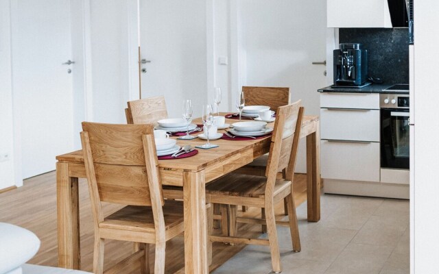 Magnificent Apartment With Phenomenal View Across the Bay, Nearby Appledore