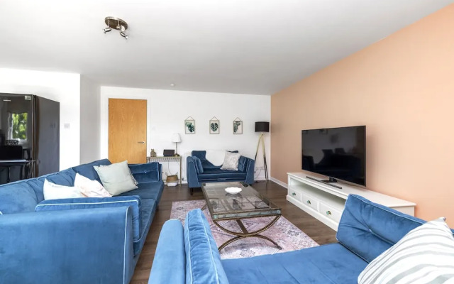 JOIVY Stunning 2-Bed Flat W/ Free Parking