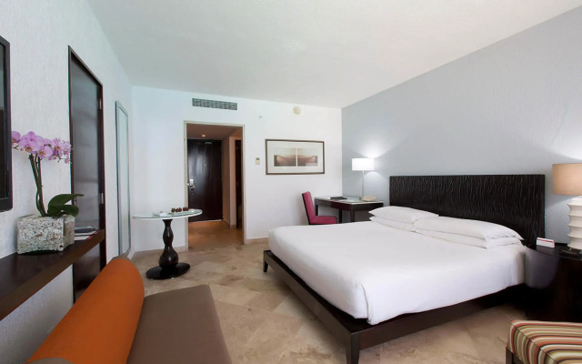 Krystal Grand Cancun