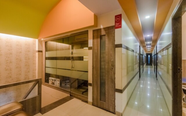 OYO 8311 Hotel Galaxy Residency