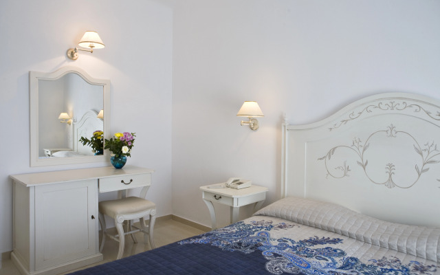 Kamari Hotel