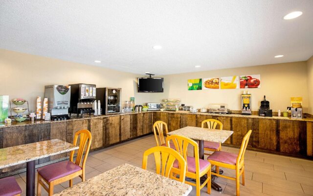 La Quinta Inn Milwaukee Northwest