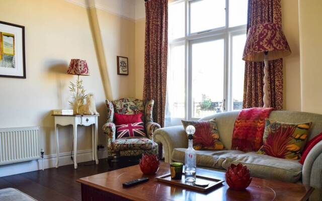 Gorgeous Apartment in a West End Mansion