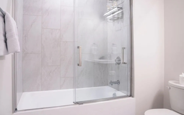 Drop In Condo by Revelstoke Vacations