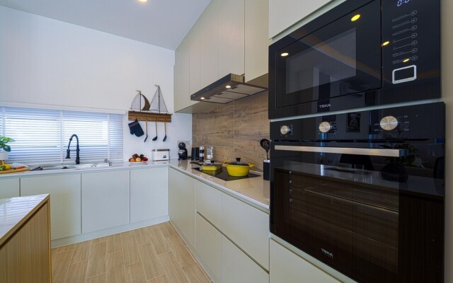 Private Modern 3 Bedroom Pool Villa- AV1