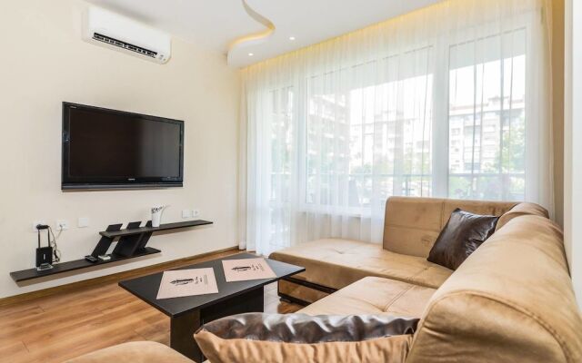 FM Deluxe 1-BDR Apartment with Parking - The M Place
