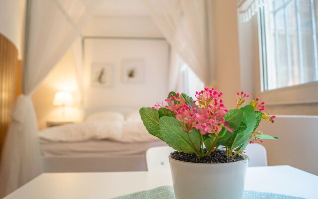 Timeless 2BR Near Downtown