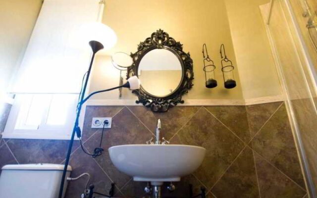 Hospederia Almundo by Alexandra Realty