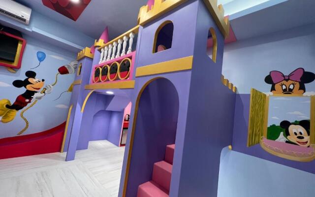 Fun Holiday Hostel