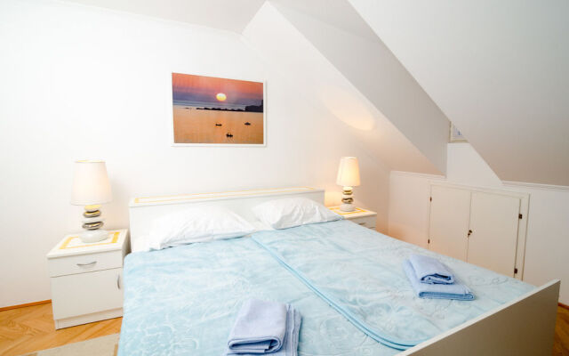 Old Town Historical Residence Apartment 2