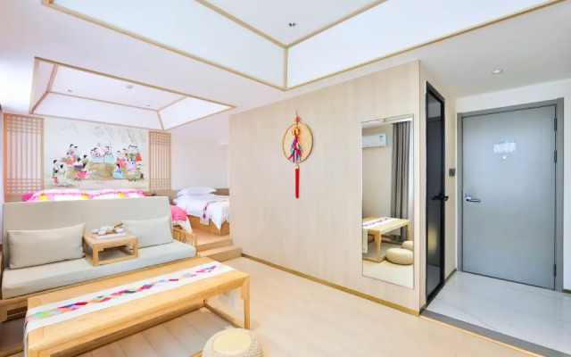 Holiday Inn Golden Hyatt (Yanji Yanbian University Department Store)