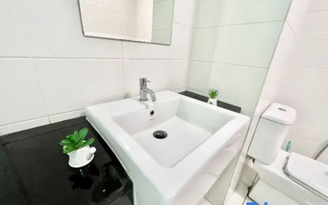 R 1-5Pax Cozy Home SetiaAlam 100mpsWifi&TV Trefoil