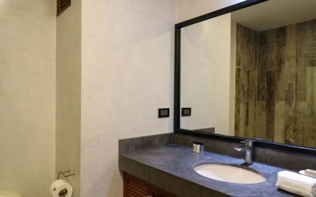 w Industrial 3BR With Ocean View