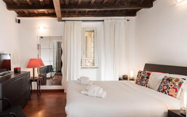 Elena in Roma with 1 bedrooms and 1 bathrooms