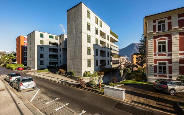 Monolocale con terrazzo vista lago in Via Cassarinetta by LR