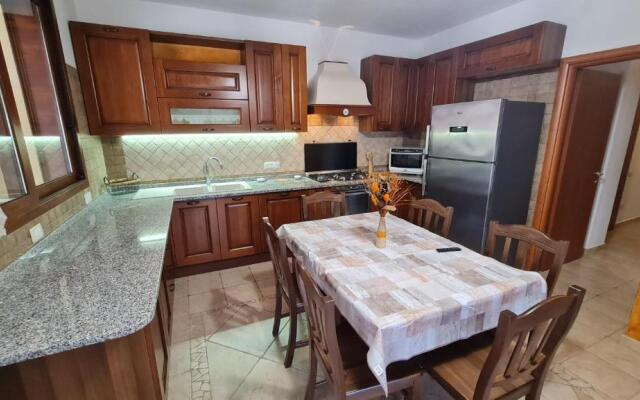 Villa Vivi. Piscina, idro, giardino e condizionatore