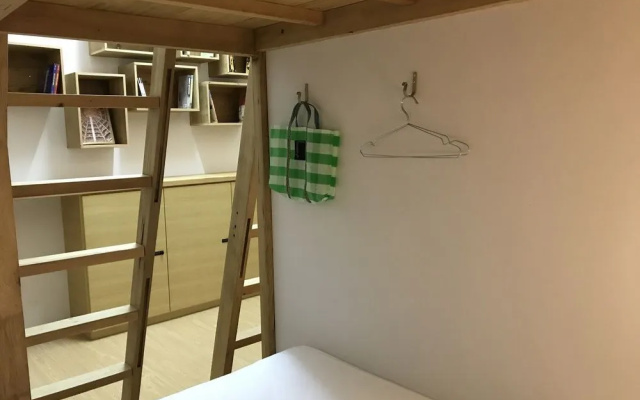 CaoJi Book inn Hostel