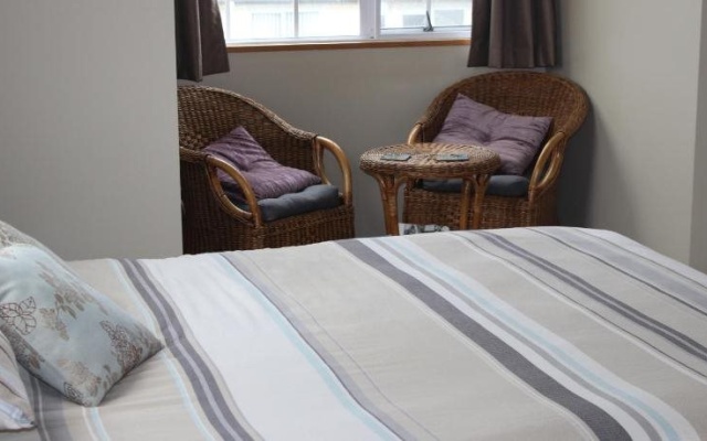Royal Palms Papamoa Bed & Breakfast – Guest Rooms – Tauranga